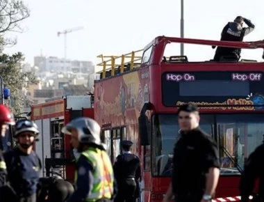 Απίστευτη τραγωδία στη Μάλτα: Νεκροί δύο επιβάτες λεωφορείου έπειτα από σύγκρουση με κλαδί δέντρου